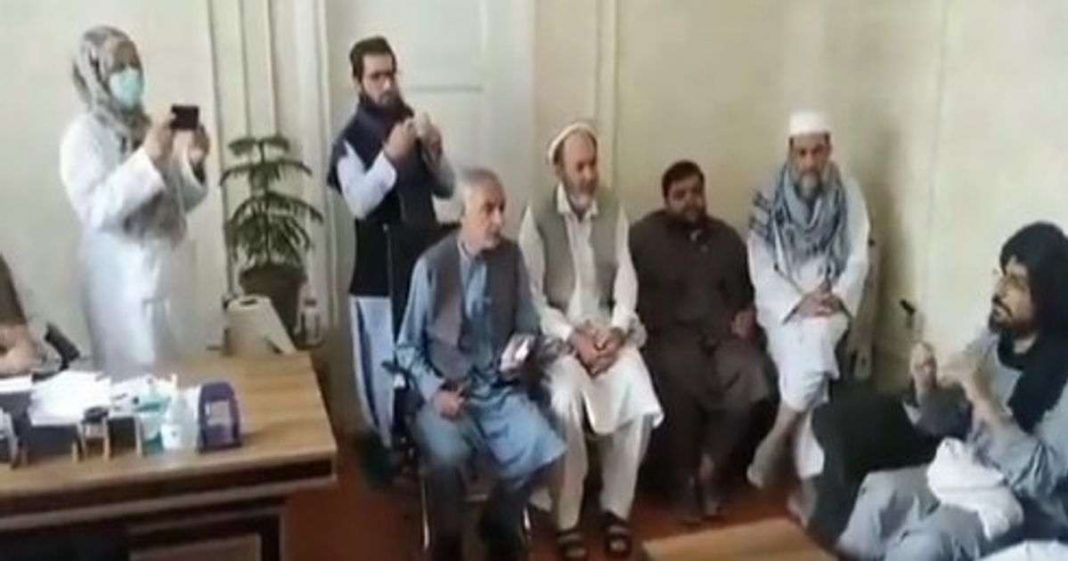 women working under Taliban