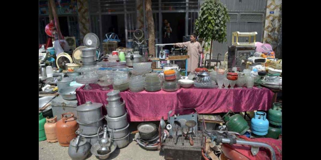 Afghans reduced to sell possessions as livelihoods crush, cash dries up