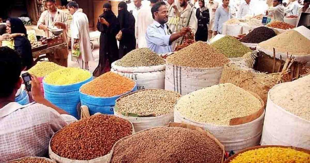 Pakistan Forecasts Inflation Easing Amidst Economic Reforms