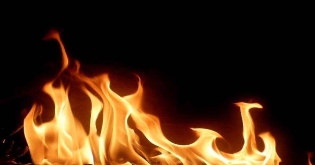 man sets himself on fire