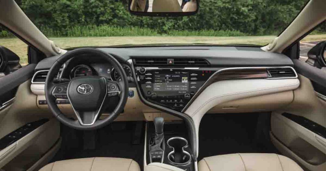 Toyota Camry 2022 beige Interior