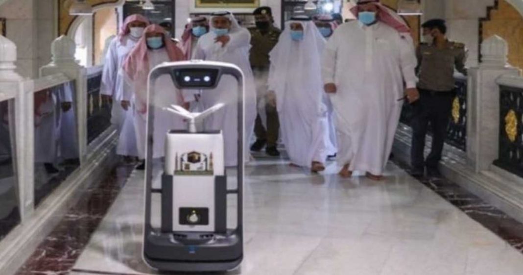 Robot disinfect Masjid al-Haraam