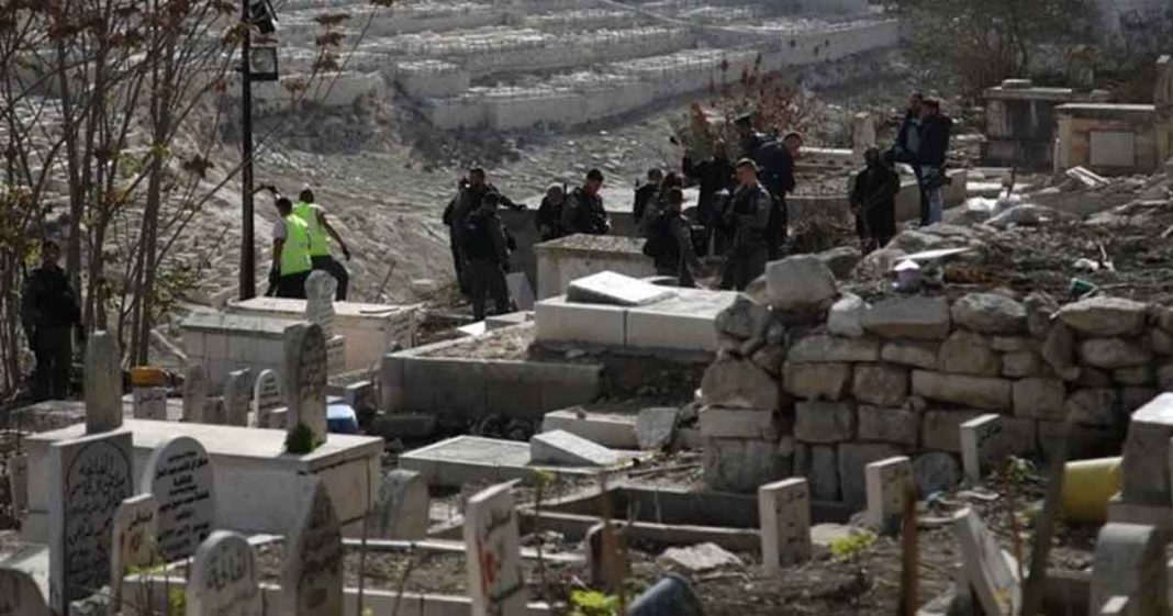 Israel demolish Muslim graves
