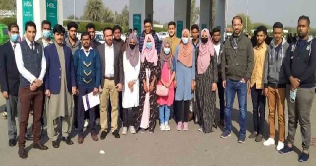 Sri Lankan students in Pakistan