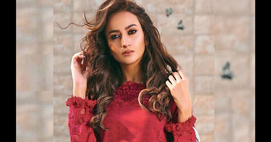 Zarnish Khan bold dance