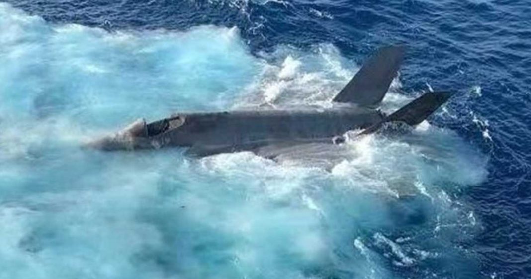US jet crash in sea