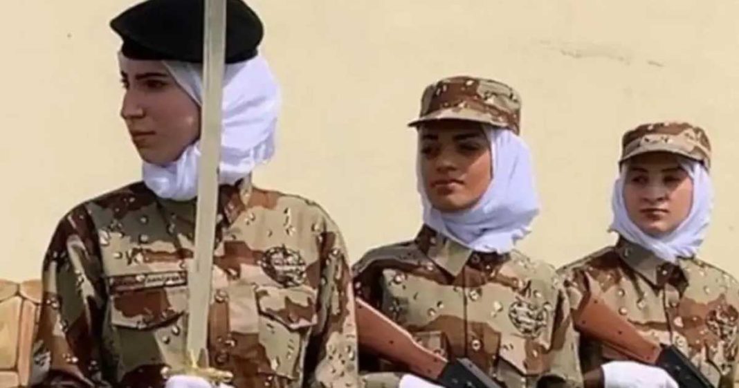 Kuwait army allows women