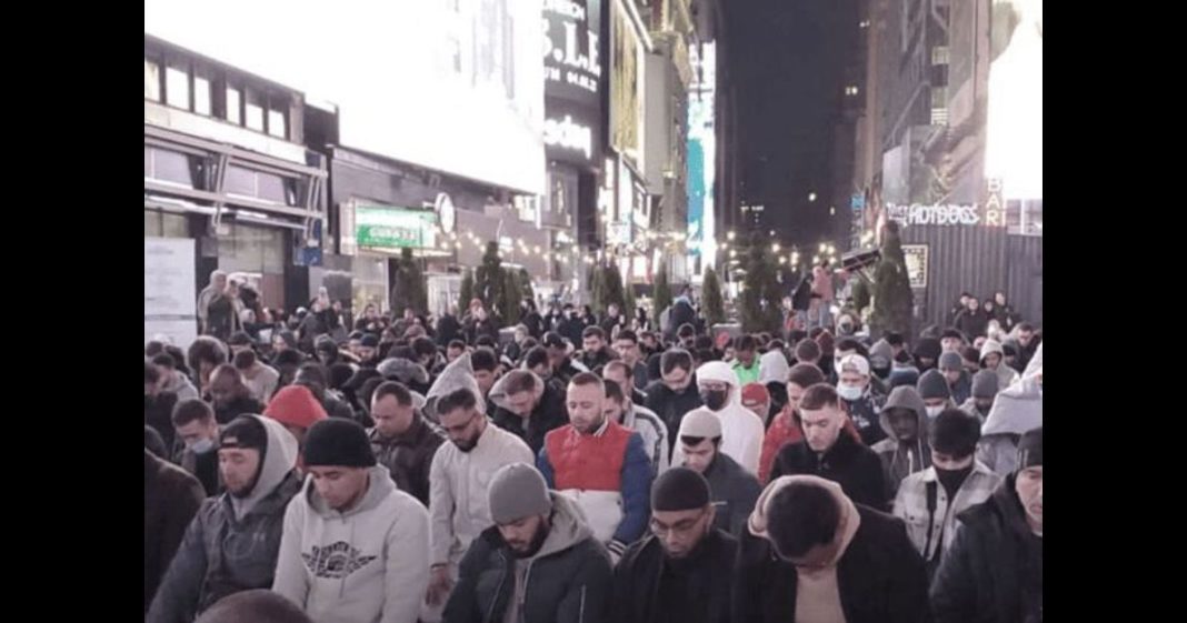 Taraweeh Times Square