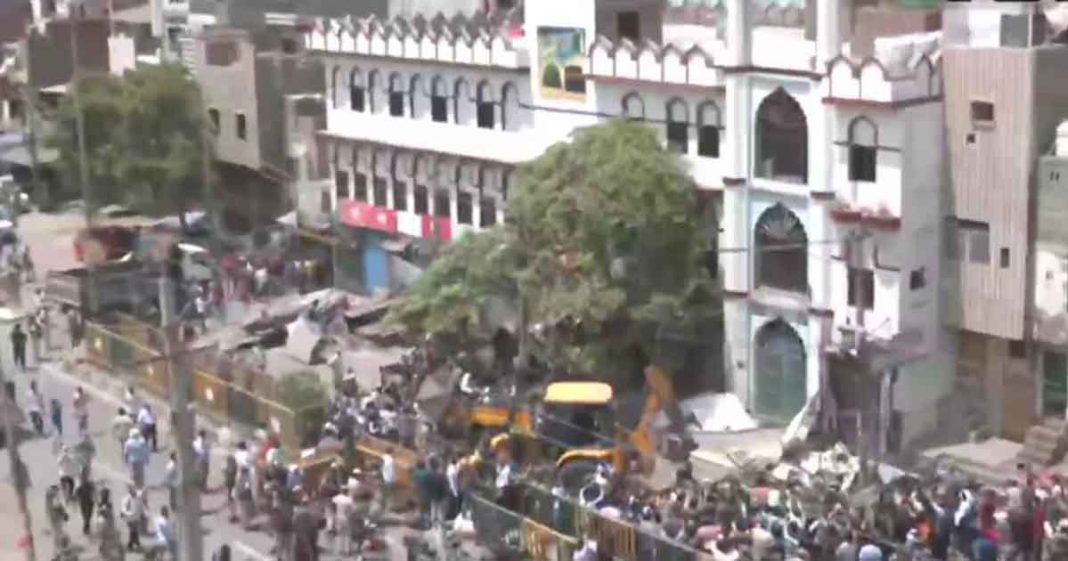 demolition of shops New Delhi