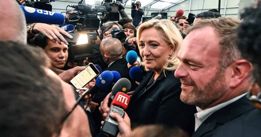 Macron loses majority