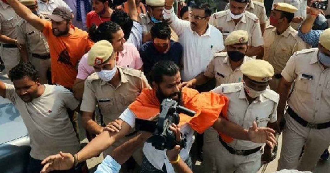 India remove justifying content