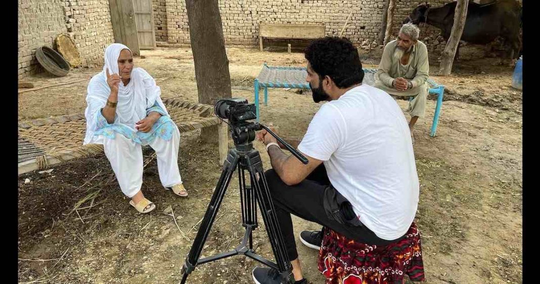 Pakistani YouTuber reconnects families