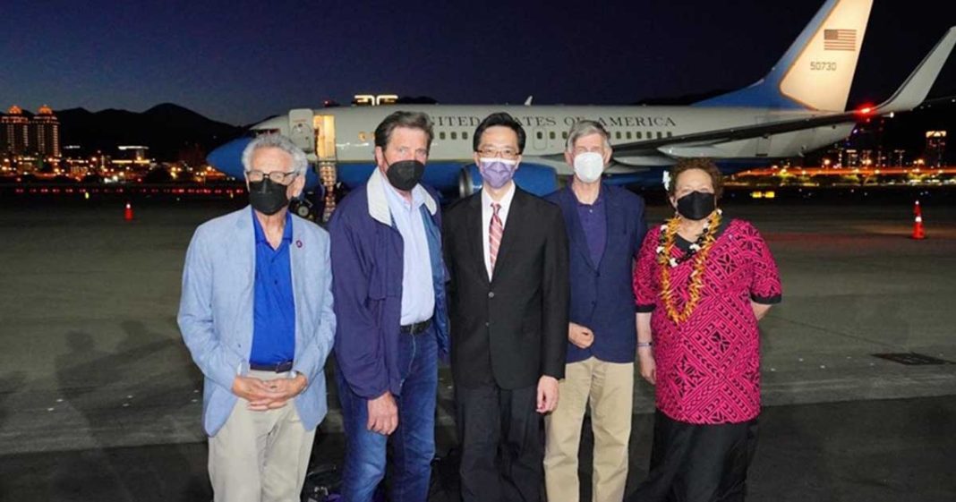 US delegation arrive Taiwan