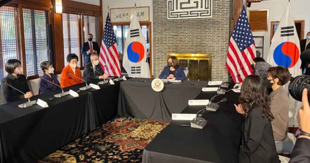 Harris lands in Korea