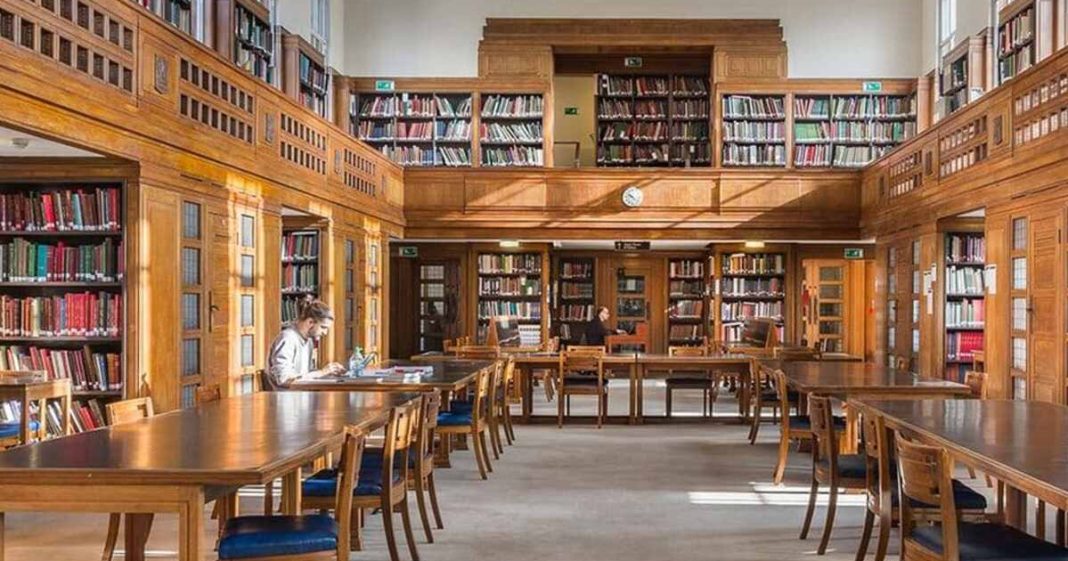 Librarian's Role in Massive Open Online Course (MOOC)