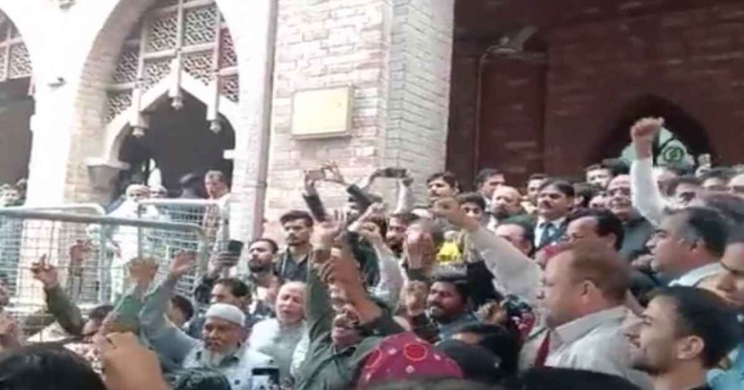 PTI workers throng Lahore High Court in support of Imran Khan