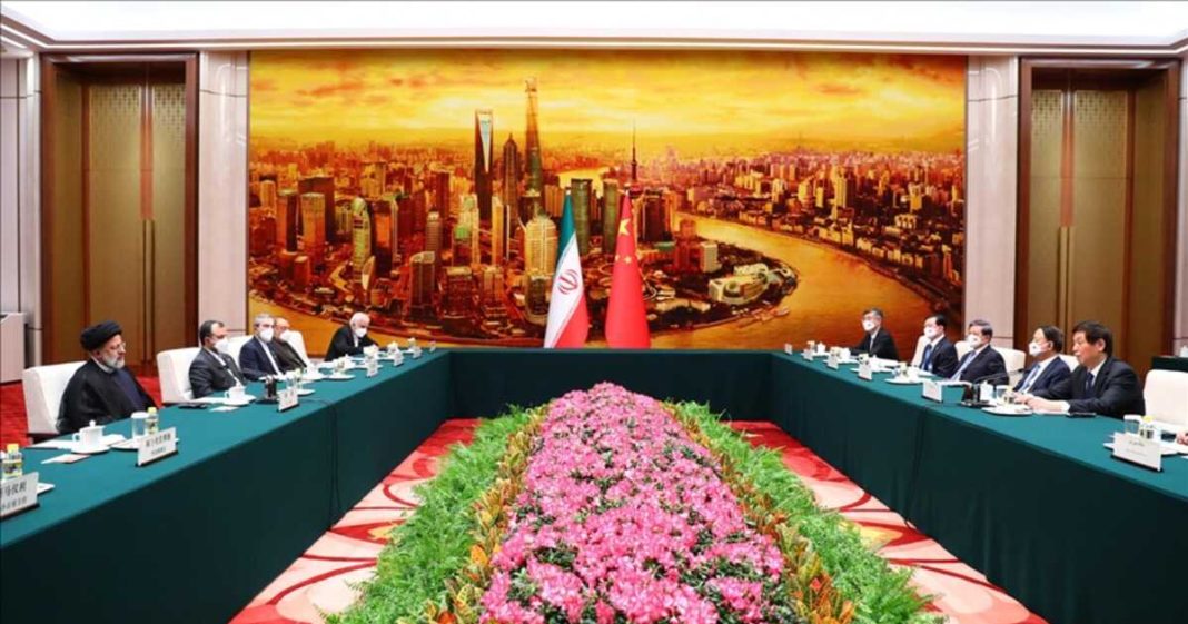 Iran signs a series of cooperation agreements with China