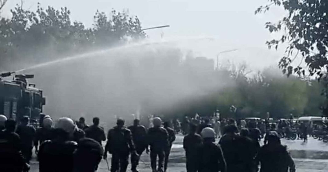 Chaotic scenes in Lahore