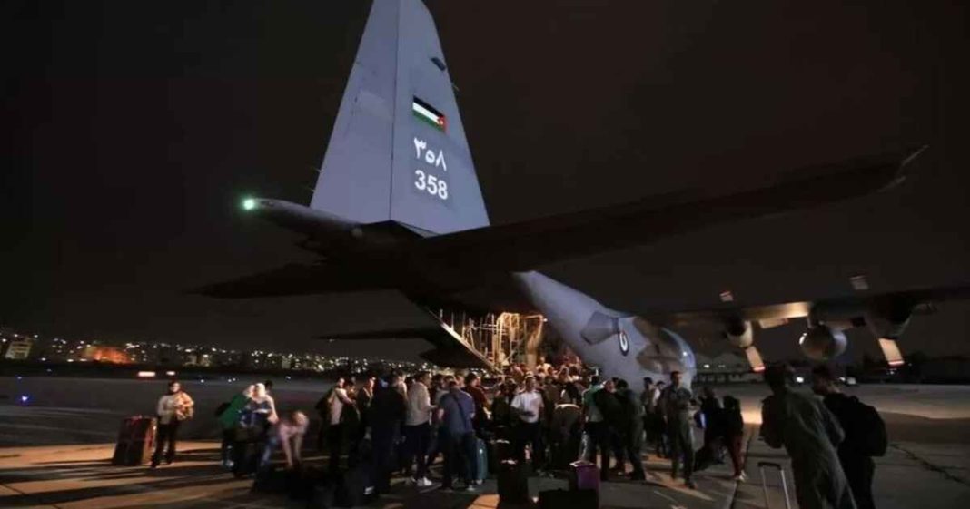 Foreigners flee Sudan