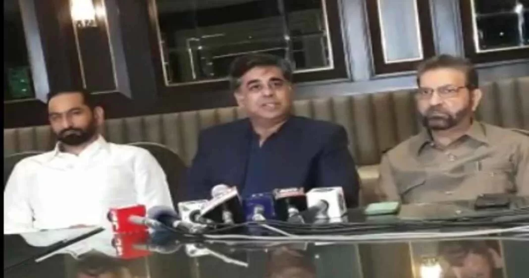 Business community stands