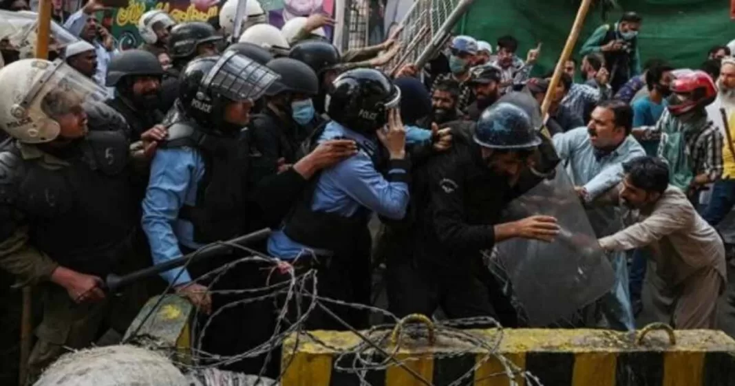 Pakistani Americans raise