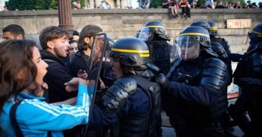 Macron blames video games