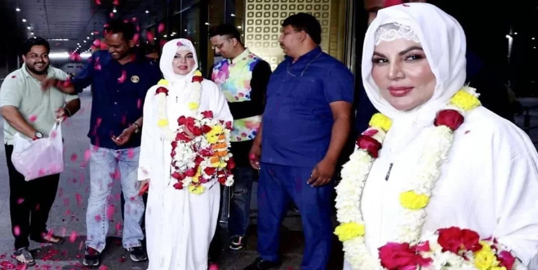 Rakhi, Now 'Fatima', Returns from Umrah