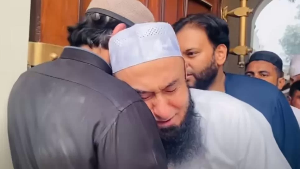 WATCH: Maulana Tariq Jameel's Heart-Breaking Video