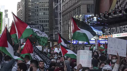 Thousands march for Palestine