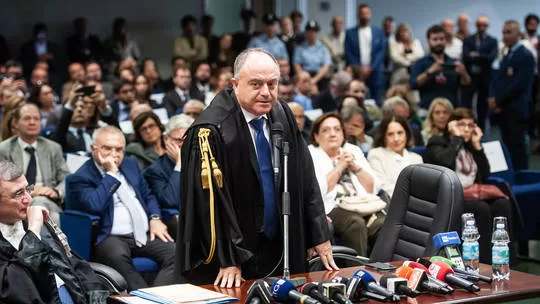 Italian mafia trial hands down