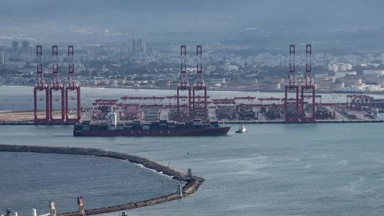 Houthis pledge safe passage