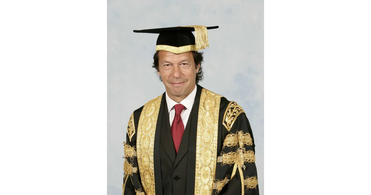 Imran Khan in the race to the next chancellor of Oxford University