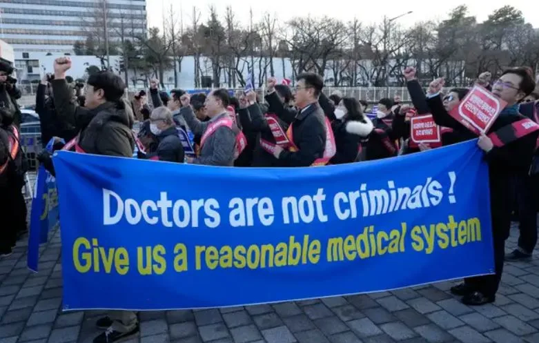 South Korea Sets Deadline for Striking Doctors Amid Hospital Disruptions