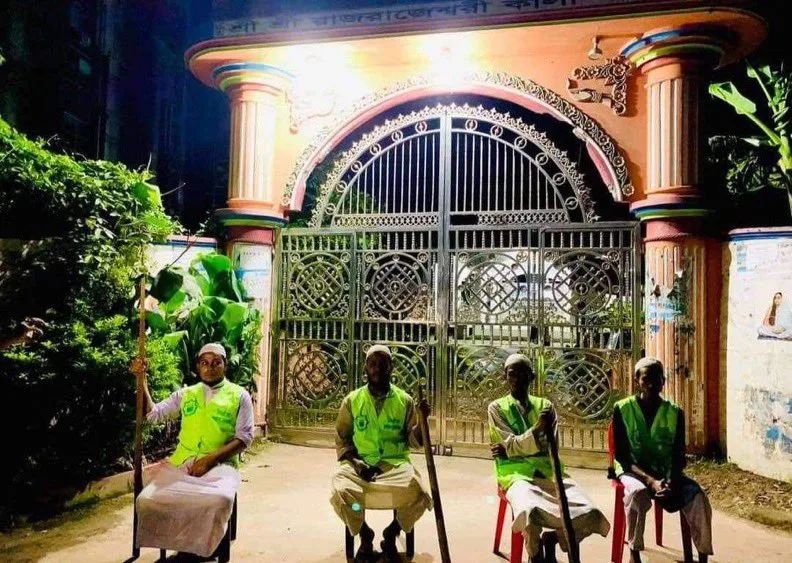 MUSLIMS PROTECTING HINDU TEMPLES