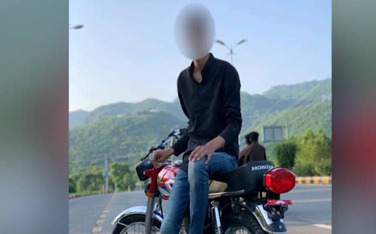 Crusteez donuts employee