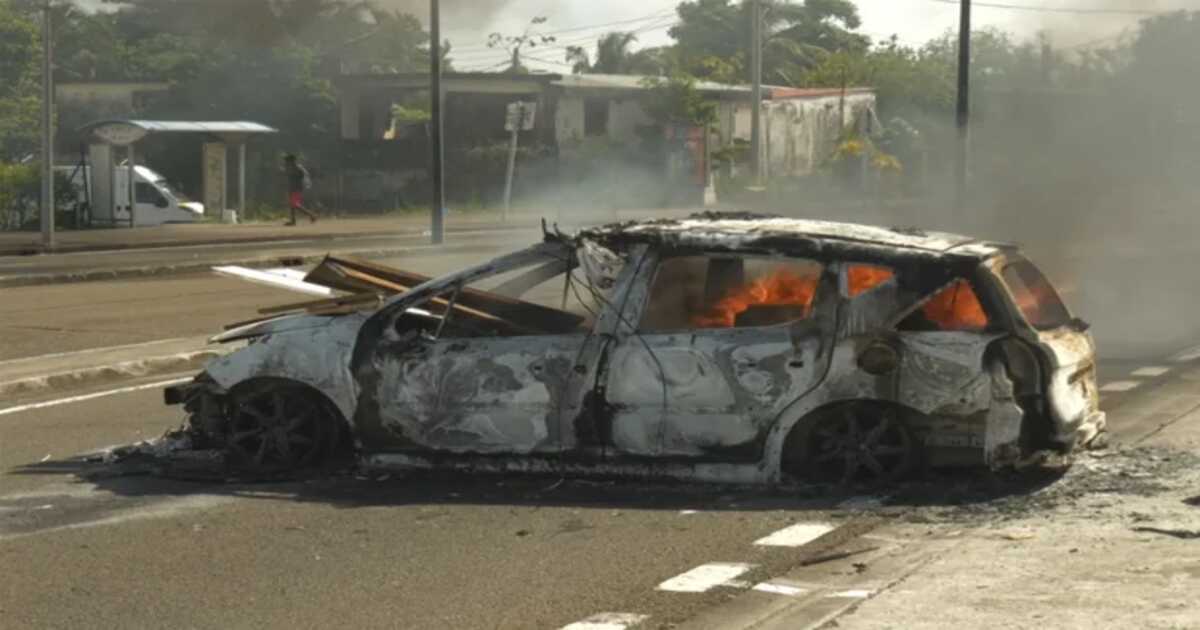 One dead, 12 police injured in new Martinique riots