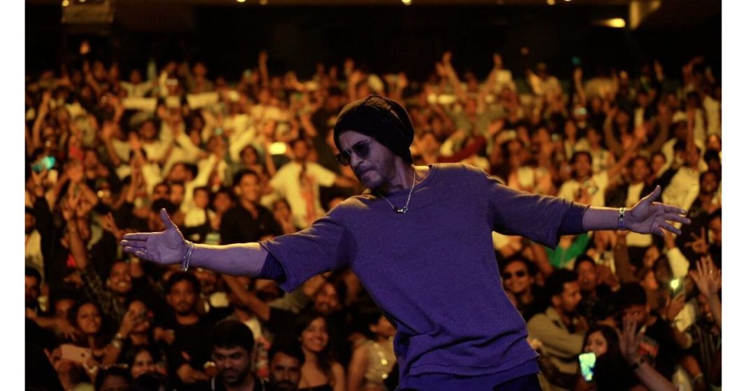 Shah Rukh Khan smoking