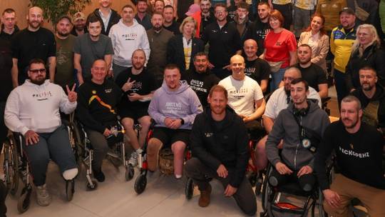 Prince Harry makes surprise trip to Ukraine