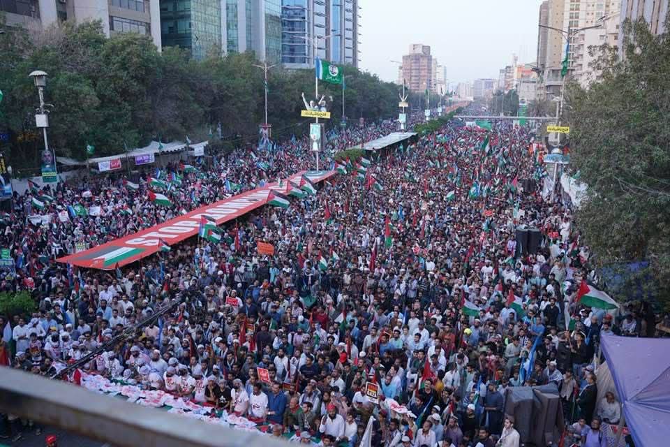 Thousands descend on Karachi’s key roads