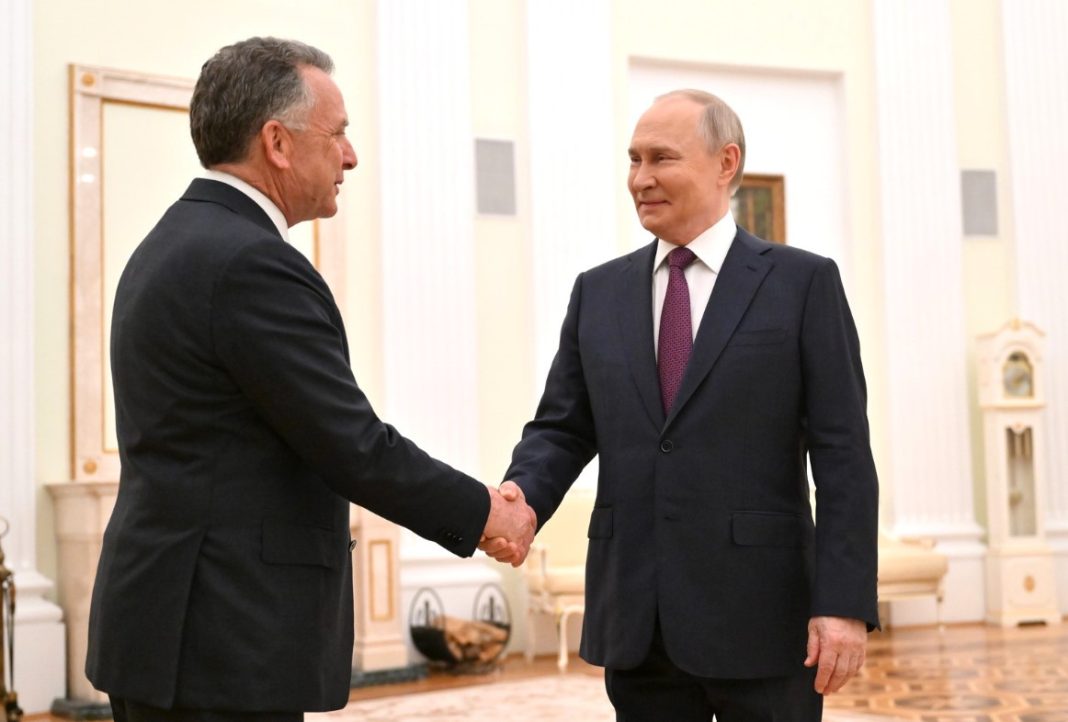 Trump Envoy in Moscow Ahead of Ceasefire Deadline with Russia