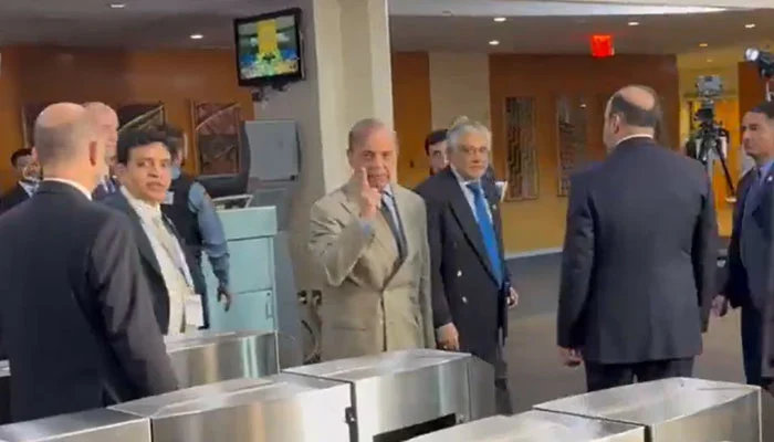 PM gives befitting response to Indian reporter