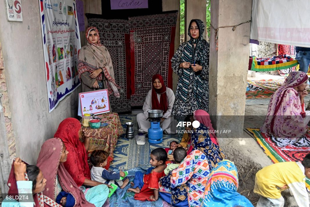 Pakistani mothers ward off malnutrition
