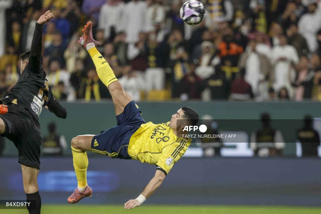 Ronaldo, 40, scores spectacular bicycle kick