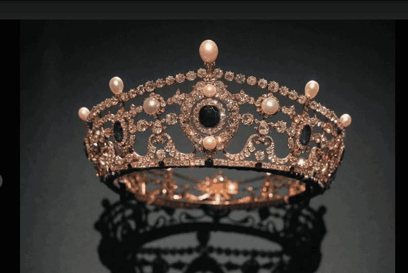 More glittering royal jewels displayed while Paris is still uneasy over the Louvre robbery