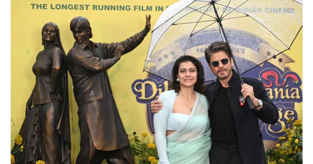 Shah Rukh Kajol statue