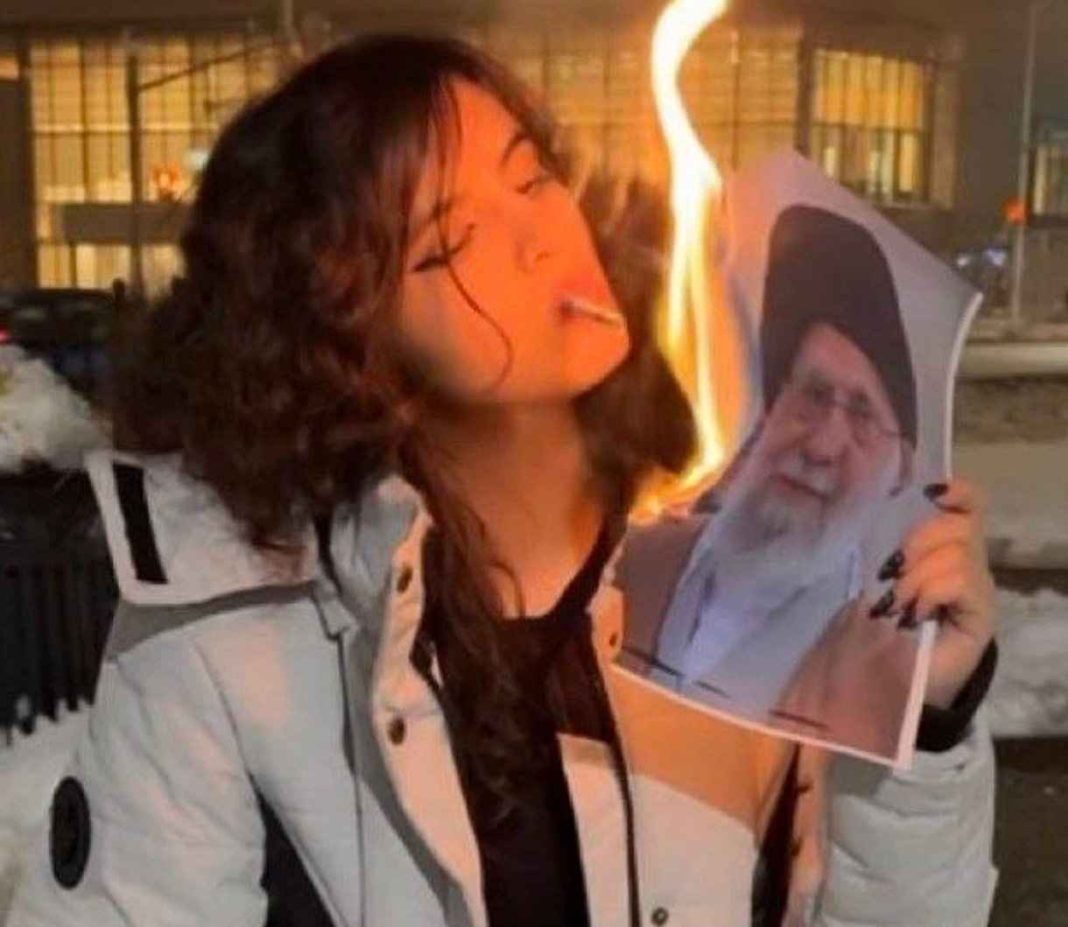New protests erupt in Iran despite internet shutdown