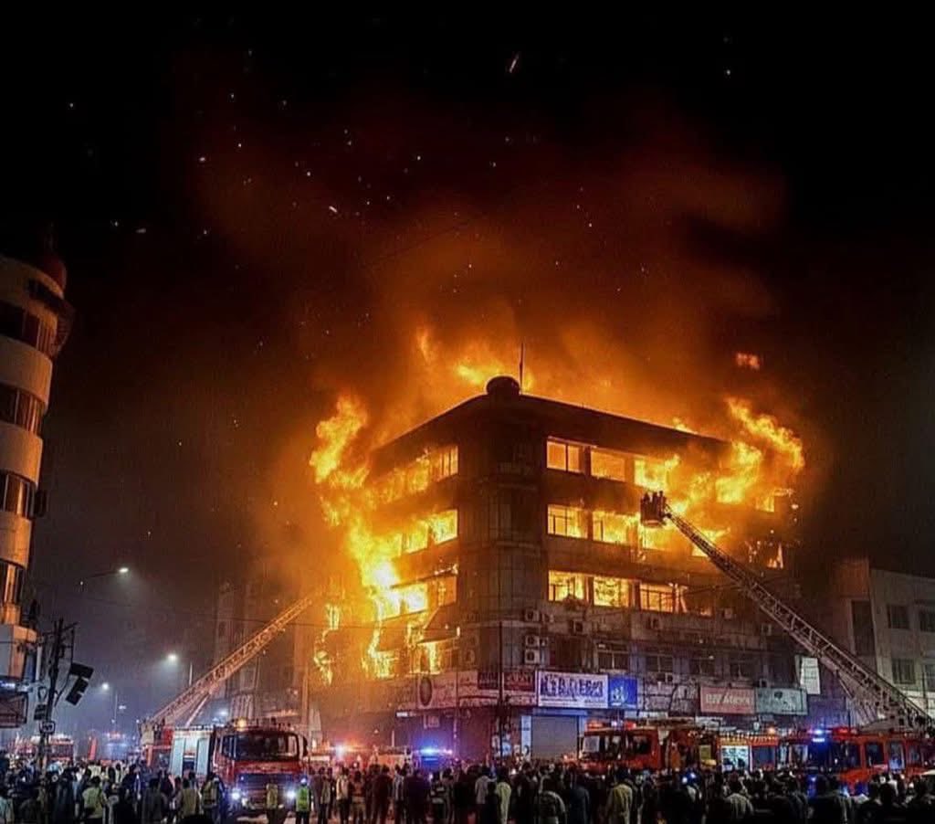 Death toll in Pakistan Gul plaza mall fire hits 55: Karachi govt