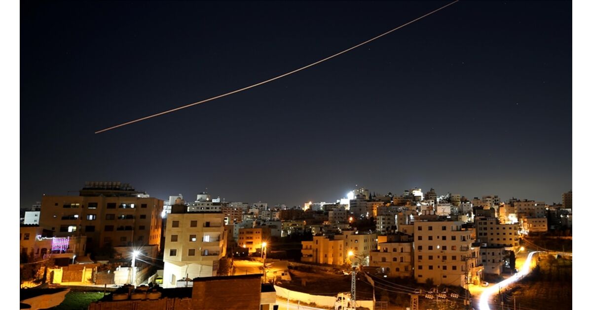 Iran Vows to Strike US–Israel Economic Targets After Bank Attack in Tehran