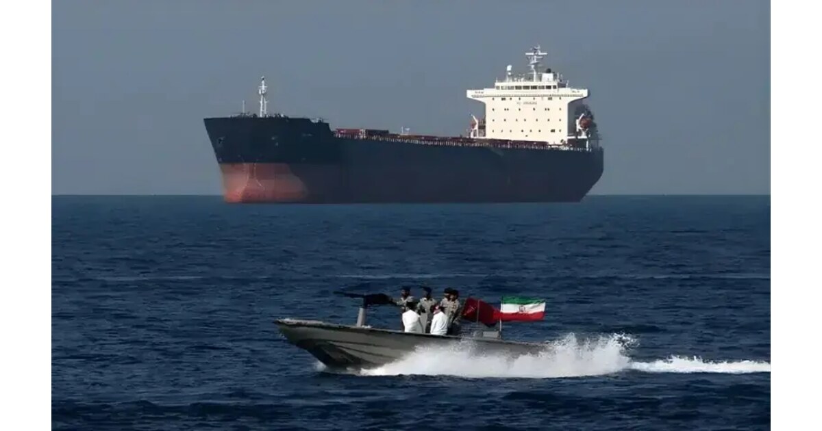 Pakistani Tanker ‘Shalamar’ Becomes First to Exit Strait of Hormuz Amid U.S. Naval Blockade