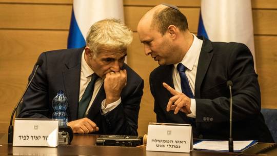 Former Israeli PMs unite against Netanyahu